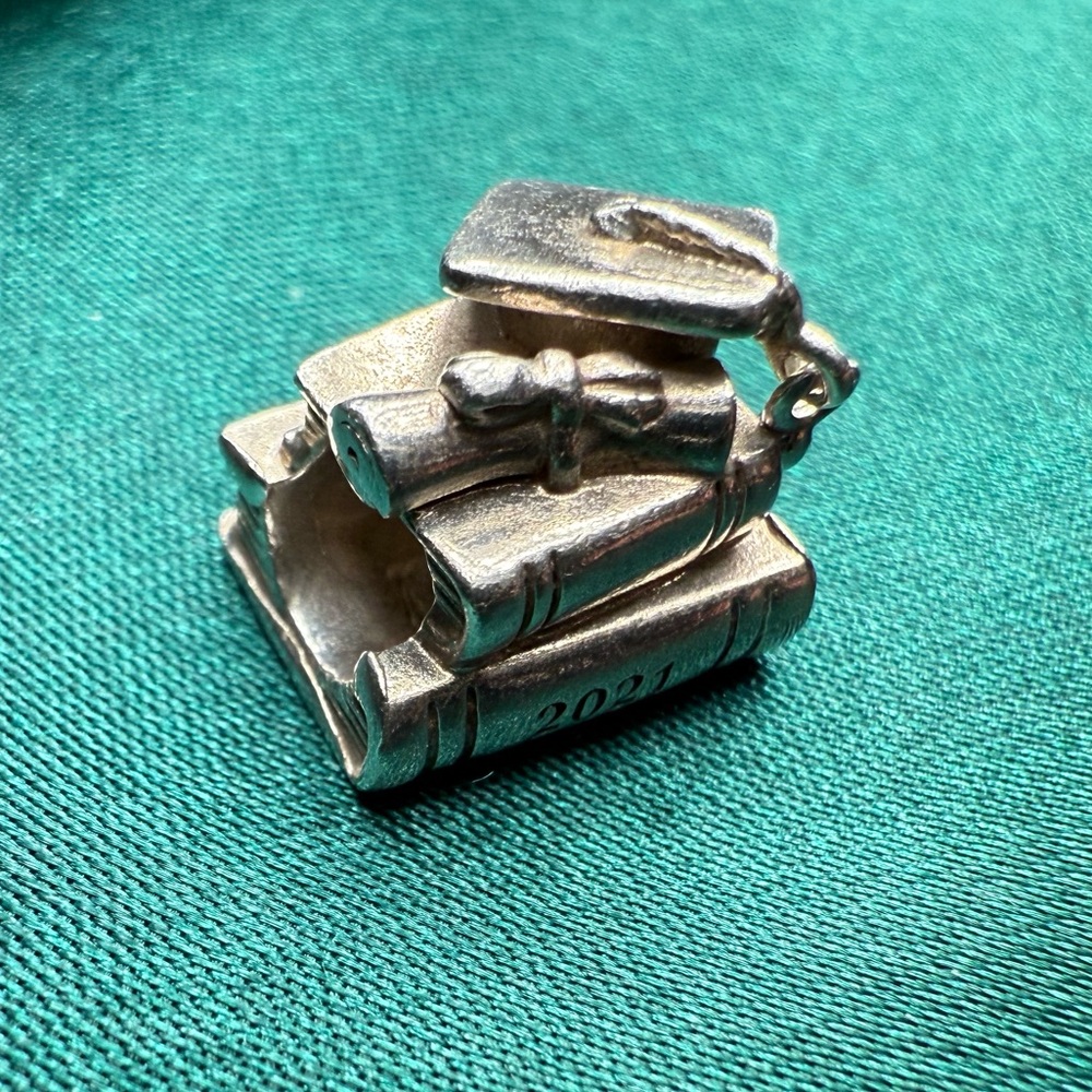 Pandora Silver 2021 Graduation Cap and Books Charm